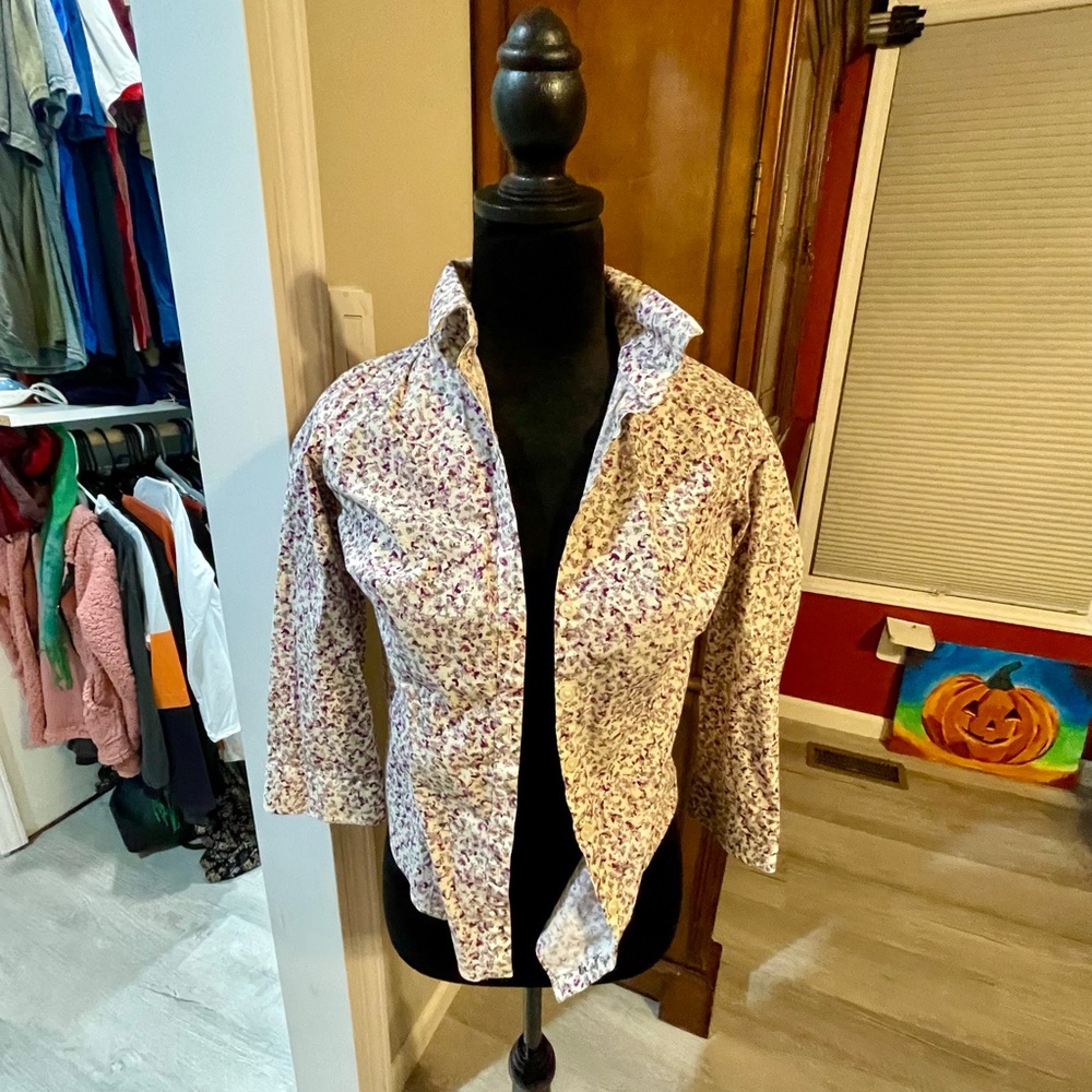 Floral 3/4 sleeve button-down top